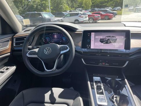 New 2026 Volkswagen Atlas SE FWD image 13