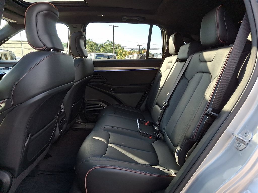 Used 2025 Jeep Wagoneer S Launch Edition AWD/4WD image 10
