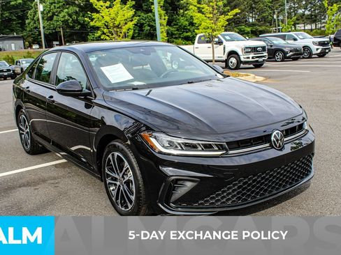 Used 2025 Volkswagen Jetta Sport FWD image 3