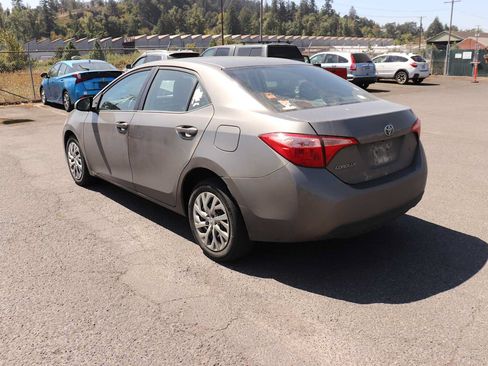 Used 2018 Toyota Corolla LE FWD image 7