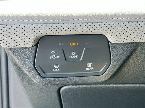 New 2024 Volkswagen Atlas Peak Edition SE image 10