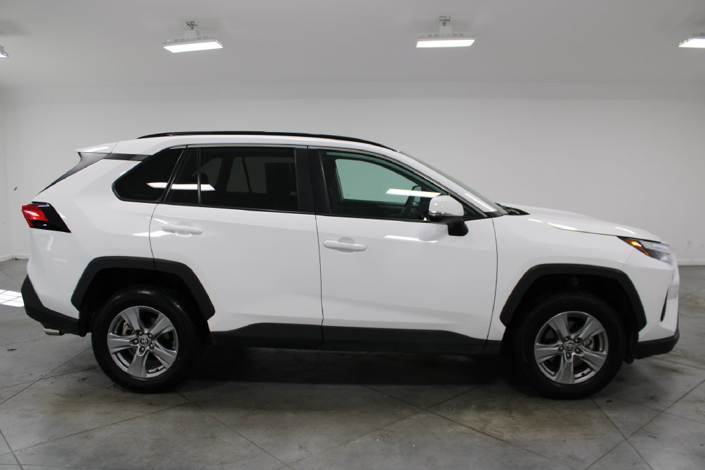 Used 2025 Toyota RAV4 XLE AWD/4WD image 11
