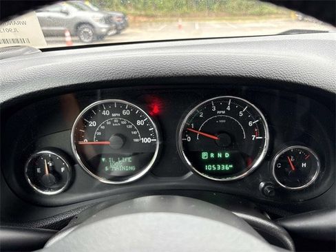 Used 2018 Jeep Wrangler Unlimited Rubicon w/ Connectivity Group image 35