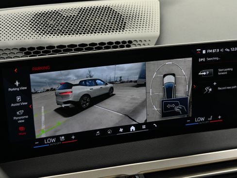 Certified 2024 BMW iX xDrive50 w/ Premium Package image 32