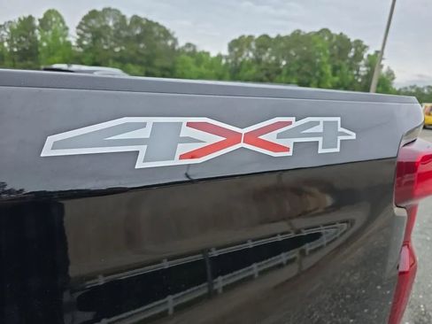 Used 2020 Chevrolet Silverado 1500 Custom w/ Custom Value Package AWD/4WD image 16