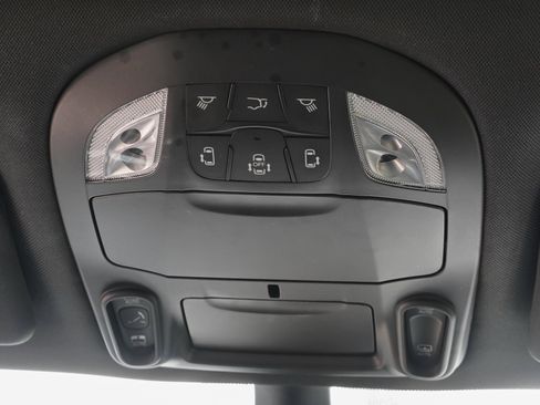 Used 2023 Chrysler Pacifica Limited w/ Uconnect Theater Family Group FWD image 33