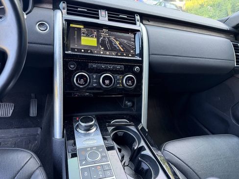 Used 2017 Land Rover Discovery HSE AWD/4WD image 19