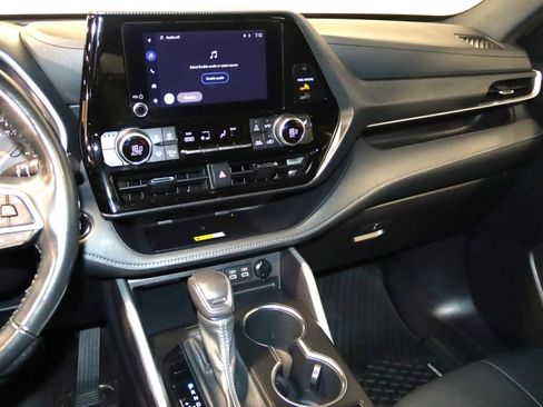 Used 2023 Toyota Highlander L image 42