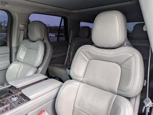 Used 2020 Lincoln Navigator Reserve w/ Luxury Package image 6