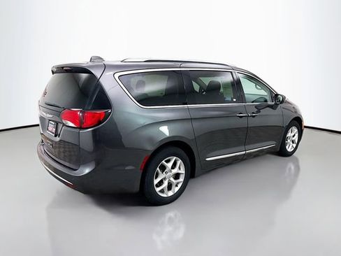 Used 2019 Chrysler Pacifica Touring-L Plus w/ Tire & Wheel Group image 9