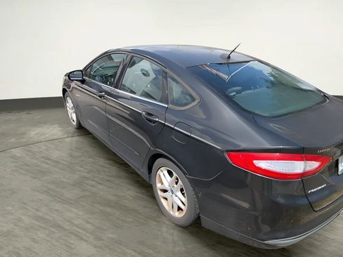 Used 2013 Ford Fusion SE image 2