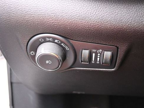 Used 2025 Jeep Compass Limited AWD/4WD image 16