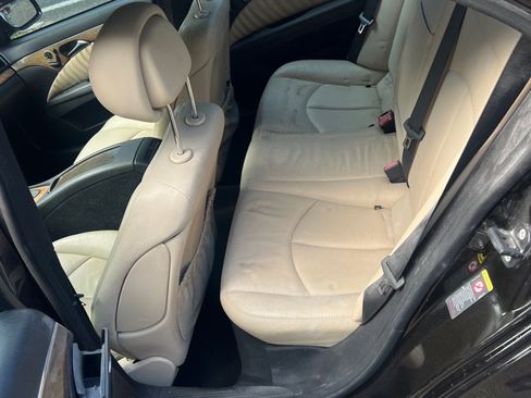 Used 2009 Mercedes-Benz E 350 4MATIC Sedan image 6