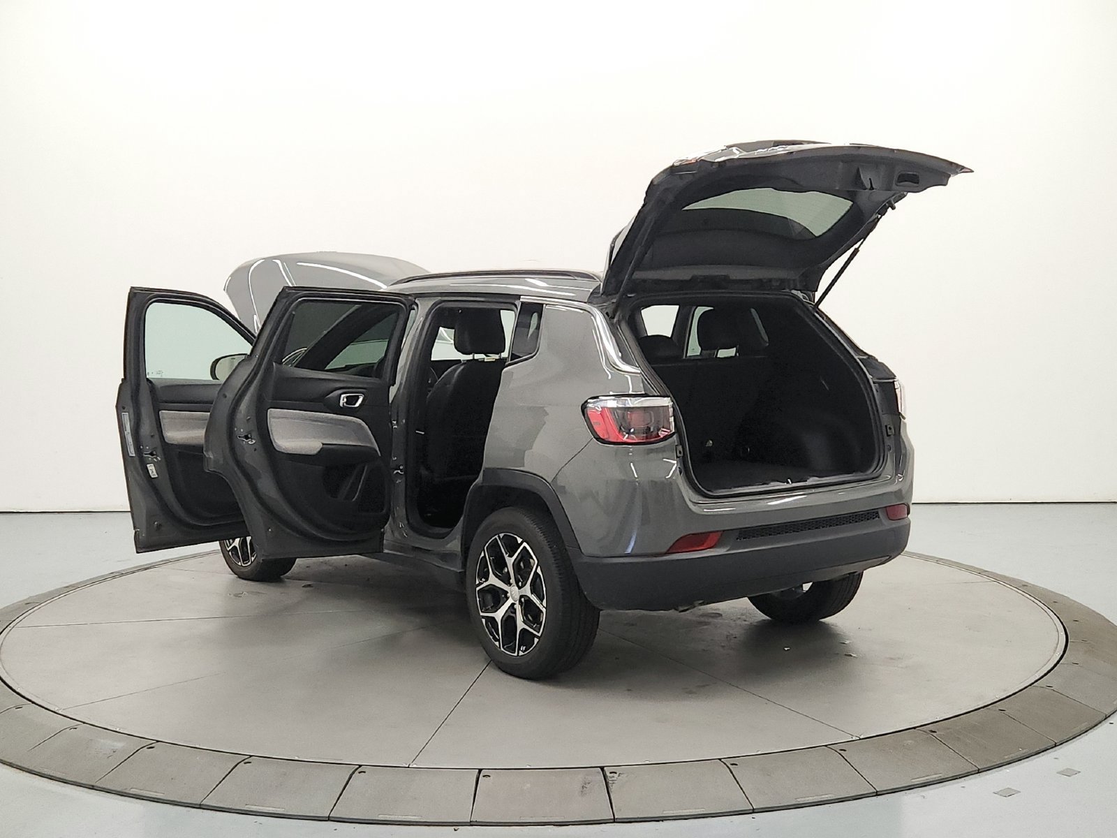 Used 2024 Jeep Compass Latitude AWD/4WD image 14