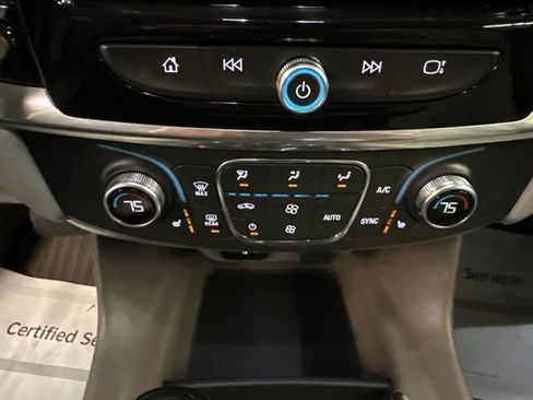 Used 2020 Chevrolet Traverse LT w/ Driver Confidence II Package AWD/4WD image 16