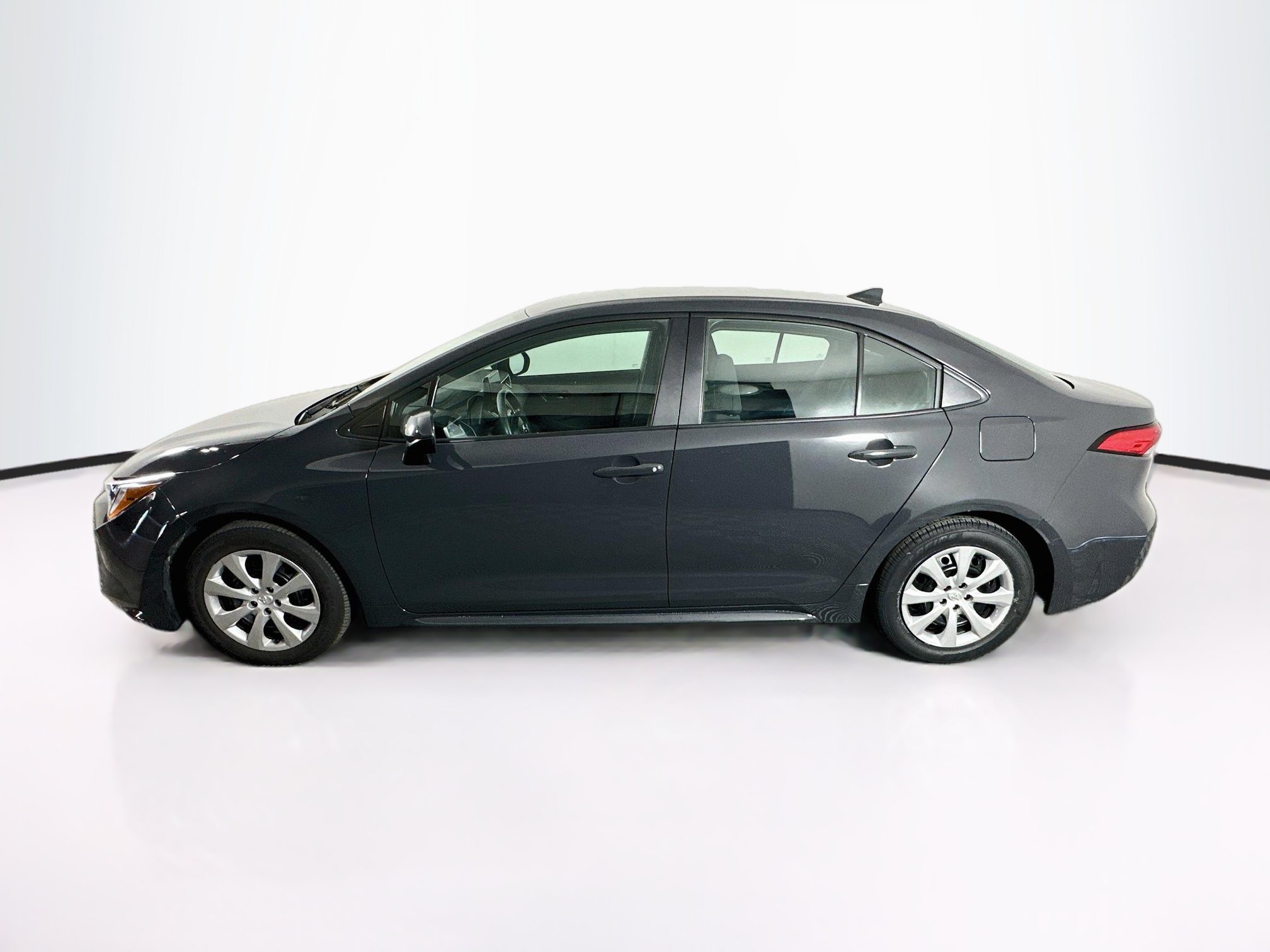 Used 2025 Toyota Corolla LE FWD image 4