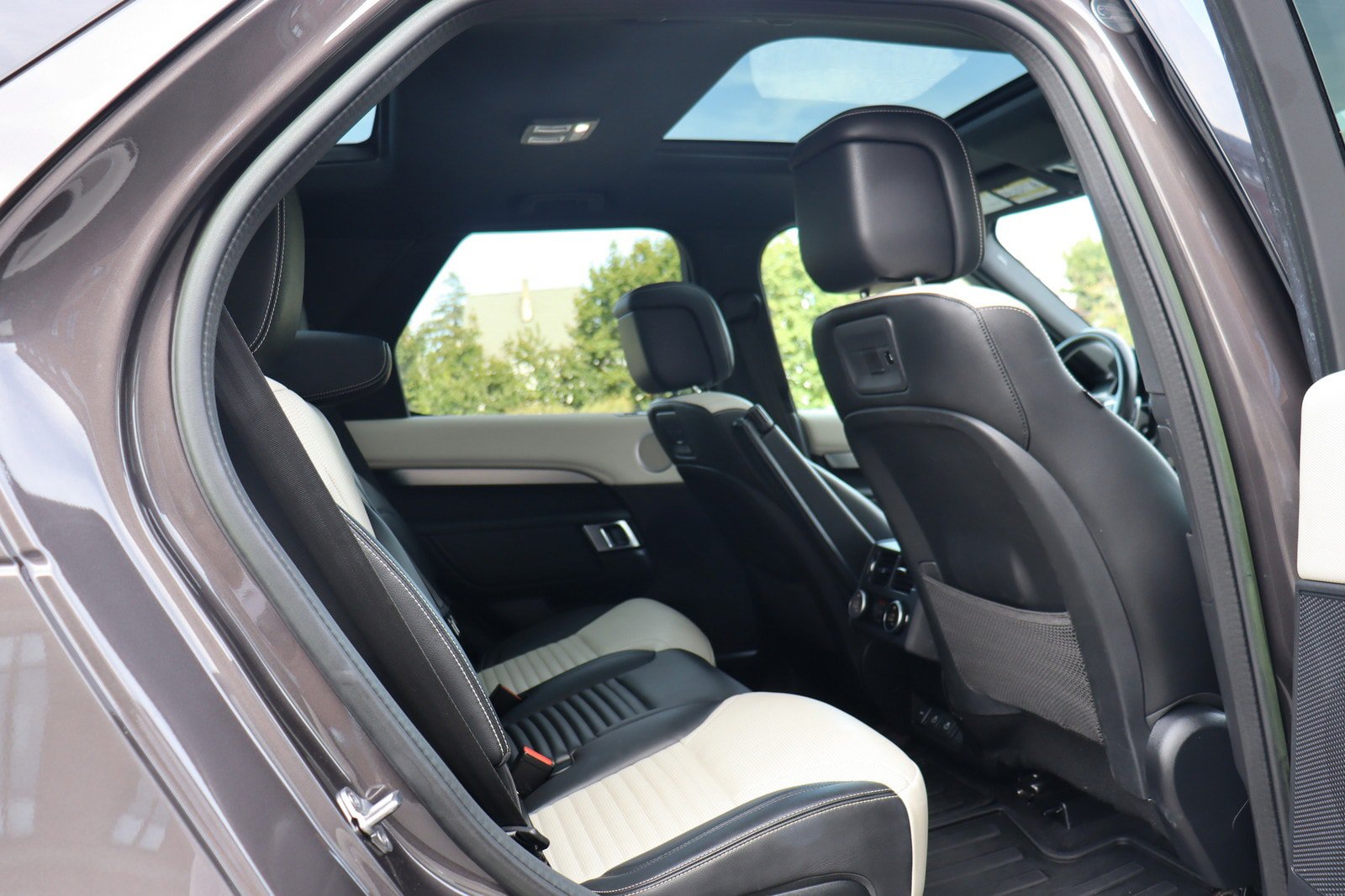 Used 2023 Land Rover Discovery S R-Dynamic AWD/4WD image 16