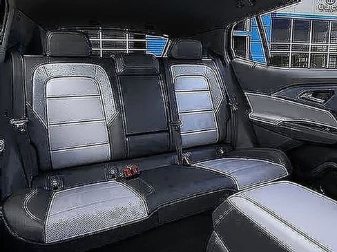 New 2025 Chevrolet Equinox EV LT image 33