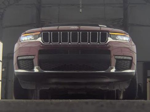 Certified 2024 Jeep Grand Cherokee L Limited w/ Trailer Tow Package image 3