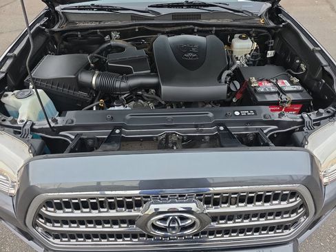 Used 2017 Toyota Tacoma TRD Off-Road image 22
