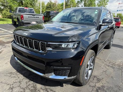 Certified 2023 Jeep Grand Cherokee L Limited AWD/4WD image 2
