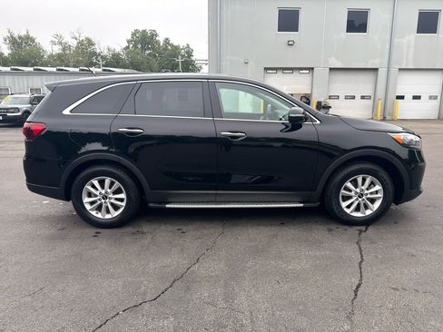 Used 2020 Kia Sorento LX FWD image 2