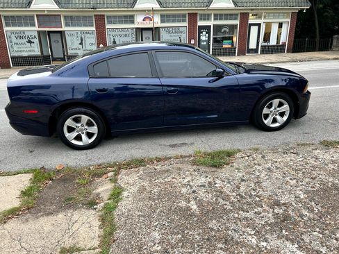 Used 2014 Dodge Charger SE image 3