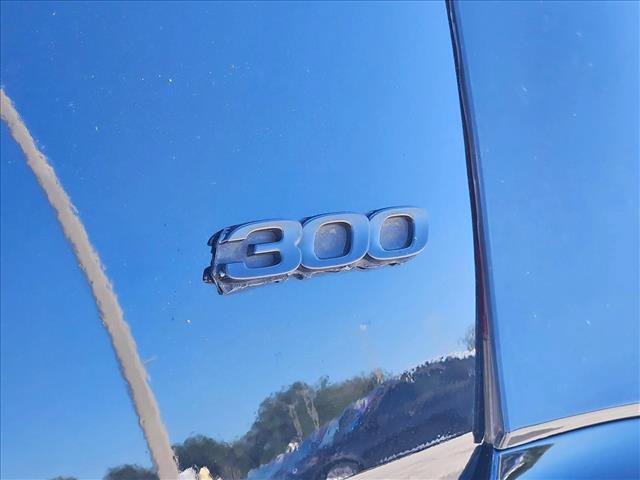 Used 2022 Chrysler 300 Touring RWD image 12