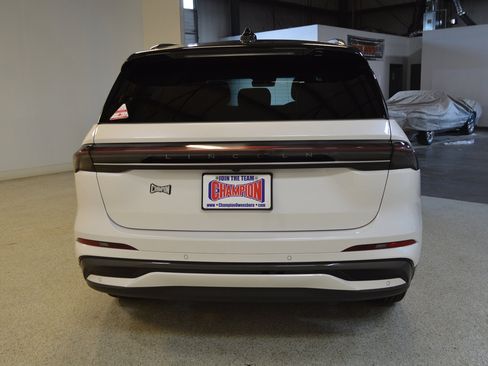 Used 2024 Lincoln Nautilus Reserve w/ Jet Appearance Package (87T) AWD/4WD image 4