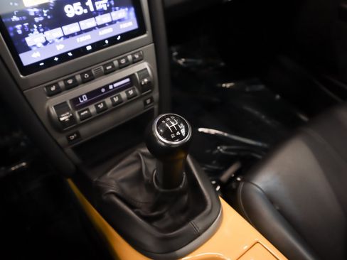 Used 2005 Porsche Boxster image 21