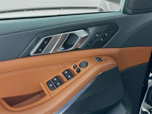 Used 2022 BMW X5 xDrive40i w/ M Sport Package image 19