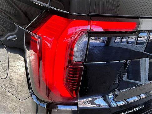 Used 2025 GMC Yukon AT4 w/ LPO, Floor Liner Package image 35