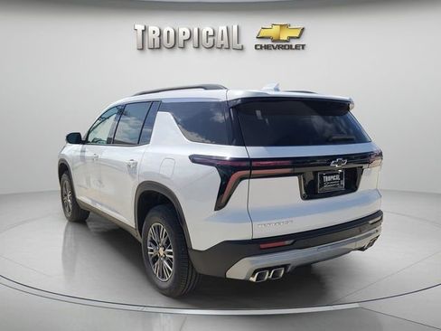 New 2026 Chevrolet Traverse LT image 2