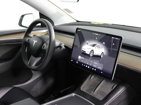 Used 2022 Tesla Model Y Long Range AWD/4WD image 13