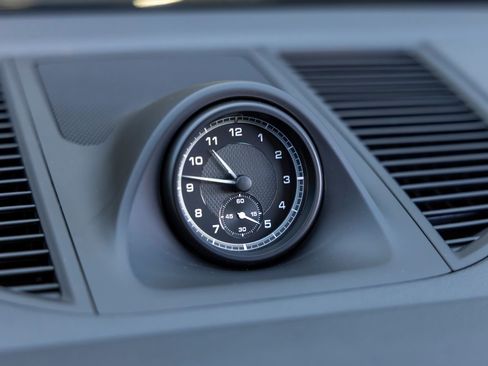 Certified 2024 Porsche Macan image 34