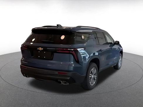 Used 2025 Chevrolet Traverse LT FWD image 11
