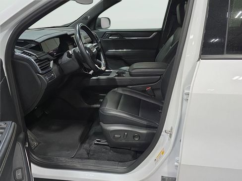 Used 2024 GMC Acadia Elevation image 8