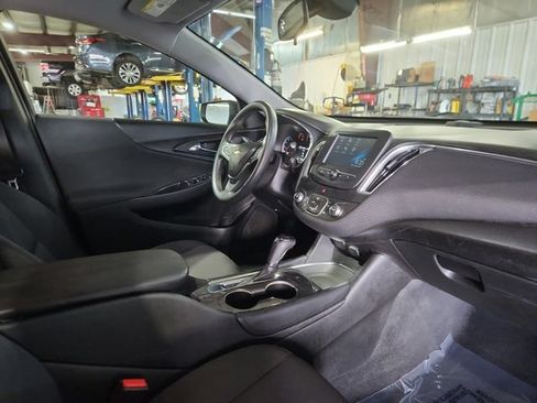 Used 2018 Chevrolet Malibu LT FWD image 21