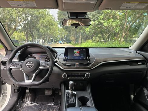 Used 2025 Nissan Altima 2.5 SV FWD image 33