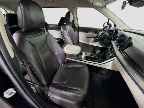 Used 2023 Kia Carnival LX FWD image 29