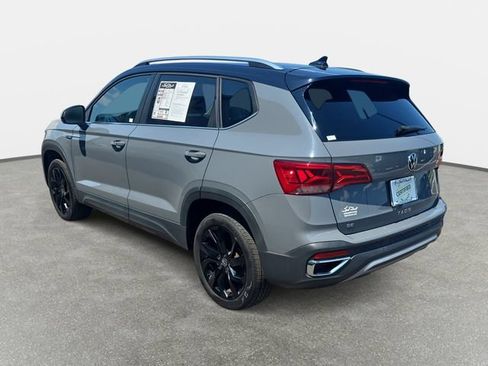 Used 2023 Volkswagen Taos SE w/ Panoramic Sunroof Package FWD image 7