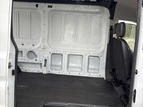 Used 2024 Ford Transit 250 148 Medium Roof image 19