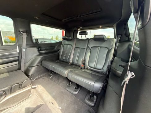 Used 2023 Jeep Wagoneer Series III w/ Premium Group I AWD/4WD image 27