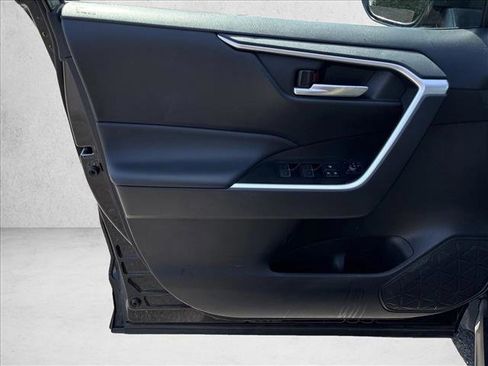 Certified 2025 Toyota RAV4 XLE FWD image 10