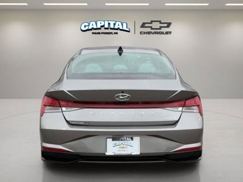 Used 2023 Hyundai Elantra Limited image 4
