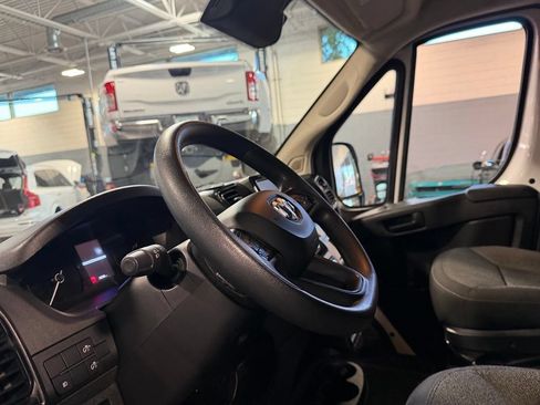Used 2024 RAM ProMaster 2500 w/ Convenience Group FWD image 22