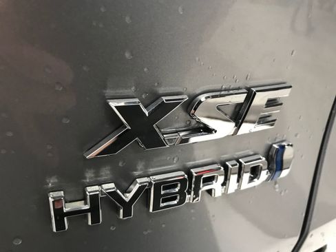 Used 2023 Toyota RAV4 XSE w/ XSE Grade Weather Package AWD/4WD image 9