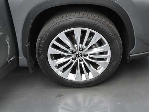 Certified 2026 Toyota Highlander Platinum AWD/4WD image 42