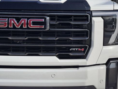 Used 2024 GMC Sierra 2500 AT4 w/ AT4 Premium Plus Package AWD/4WD image 8