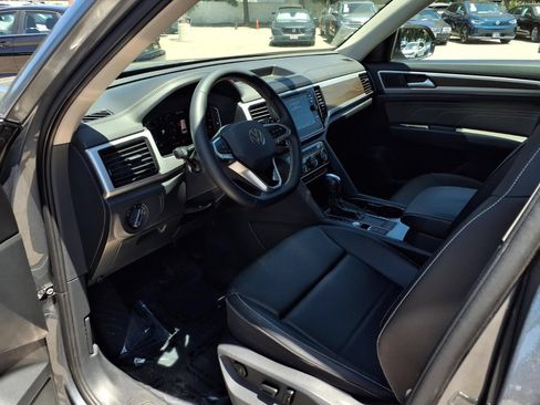 Certified 2023 Volkswagen Atlas SE FWD image 19